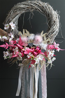 Wianek wielkanocny kwiatowy z zajączkami