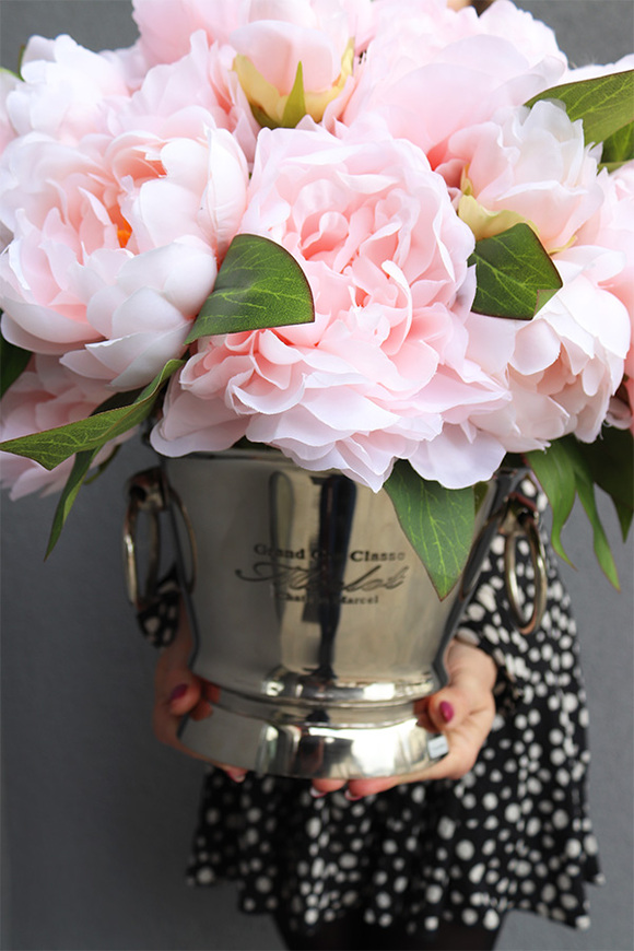 kompozycja z różowych piwonii, Peonessa Cooler, wym.41x38x35cm