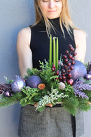 Fioletowa Zima, adwentowy stroik ze świecami na tacy