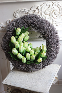 Tulips Simple, wiosenny wianek na drzwi z tulipanami, śr.45cm