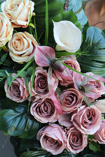 Bliskość Cappuccino Goldi, kompozycja nagrobna w naczyniu łódce