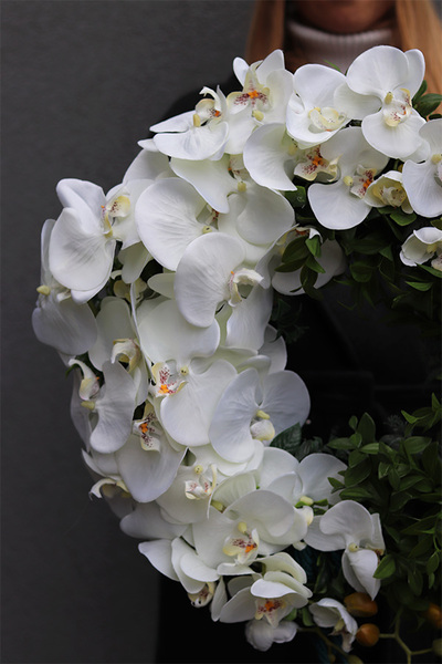 Orchidelia White 3, asymetryczny wianek z chwostem