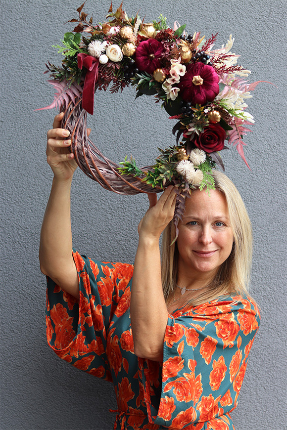 Aksamitna Jesień, asymetryczny jesienny wianek z dyniami