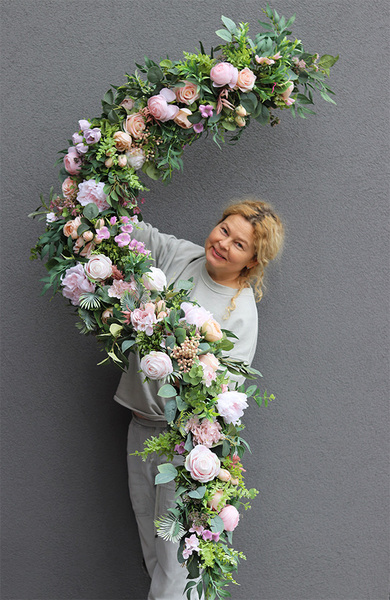 Eligia Modelita, girlanda kwiatowa