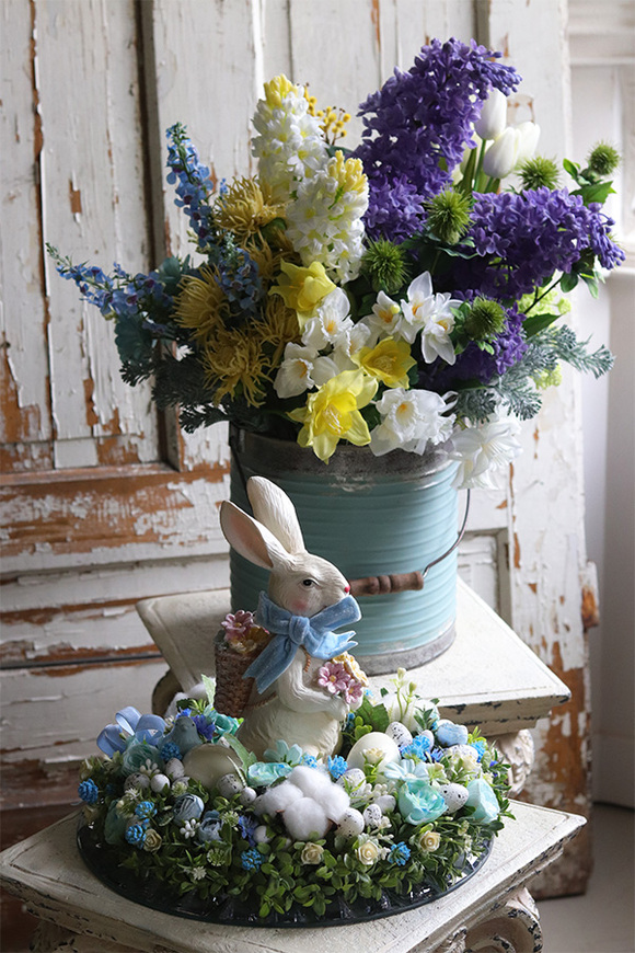 Zajączek Wielkanocny Velveti, wielkanocny stroik na tacy