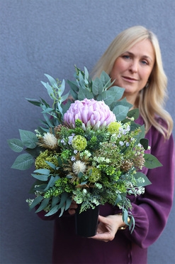 Kerrata New 3, pastelowy bukiet nagrobny we wkładzie, dł.40cm 