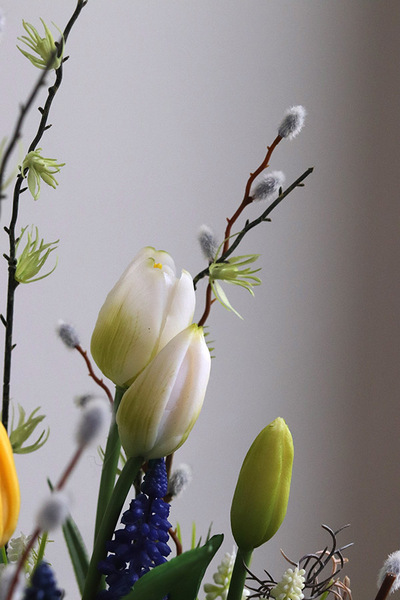 Zając w Szafirkach, wielkanocna kompozycja w naczyniu