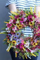 Jadwiga, barwny wianek z margerytkami