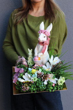 Królicza Mama Velveti, stroik wielkanocny z zajączkiem, wym.33x34x34cm