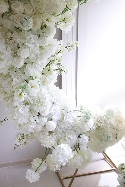 Moon Love, dekoracja kwiatowa na księżycu