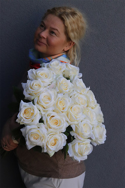 Luxuria, bukiet białych róż do wazonu, dł.60cm 