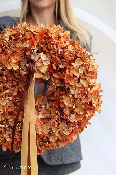 Fall Hydrangeas New, wianek na drzwi z pomarańczowych hortensji