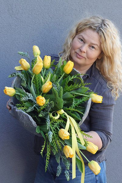 Yellow Dream Volcan, kompozycja nagrobna w misie