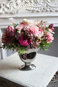 Milona, kompozycja kwiatowa w pucharze, wys.24cm