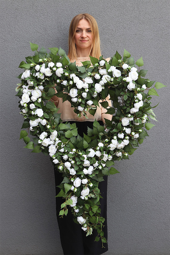 Angielska Róża White, komplet dekoracji nagrobnych