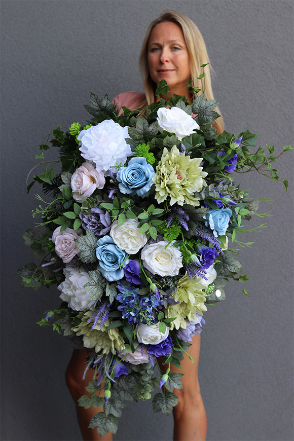 Blusilda Belia, niebiesko-zielona wiązanka nagrobna