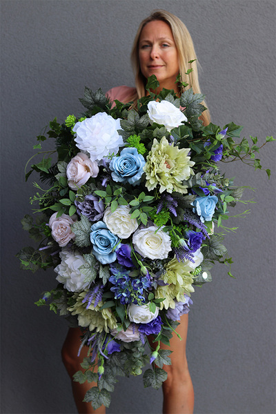 Blusilda Belia, niebiesko-zielona wiązanka nagrobna