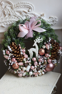 świąteczny wianek, Pudrovy Renifer 4, śr.38cm 