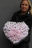 Różane Pink Volcan, dekoracja nagrobna serce