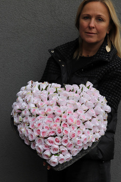 Różane Pink Volcan, dekoracja nagrobna serce, wym.27x40x40cm