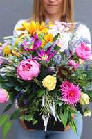 Rainbow Classic 2, kompozycja nagrobna w plastikowym naczyniu