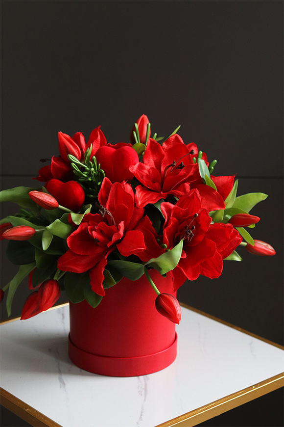 Walentynove Love, czerwony flowerbox na walentynki