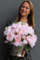 kompozycja z różowych piwonii, Peonessa Cooler, wym.41x38x35cm