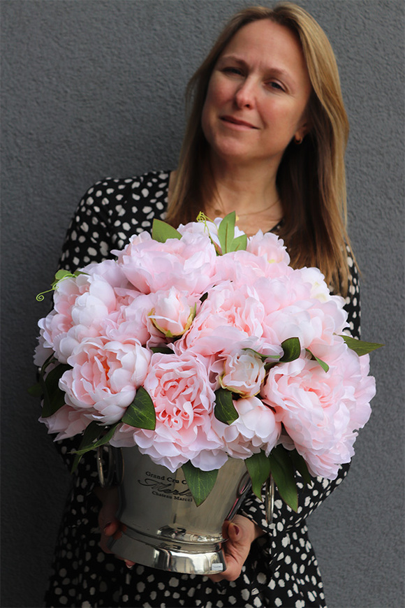 kompozycja z różowych piwonii, Peonessa Cooler, wym.41x38x35cm