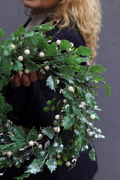 OD RĘKI Pod Jemiołą, świąteczny wianek dekoracyjny, śr.42cm 