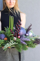 Fioletowa Zima, adwentowy stroik ze świecami na tacy