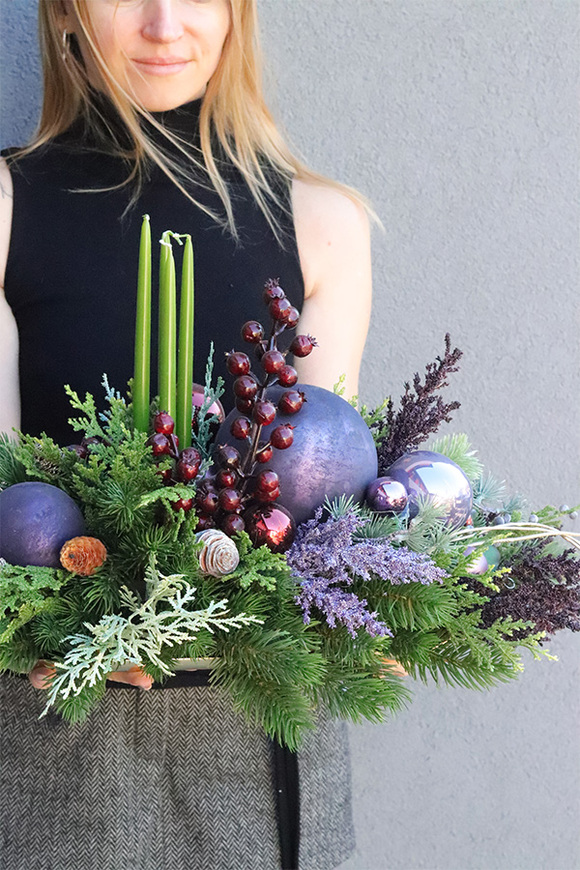 Fioletowa Zima, adwentowy stroik ze świecami na tacy