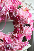 Hortensje Pinky, różowy wianek z hortensji na drzwi