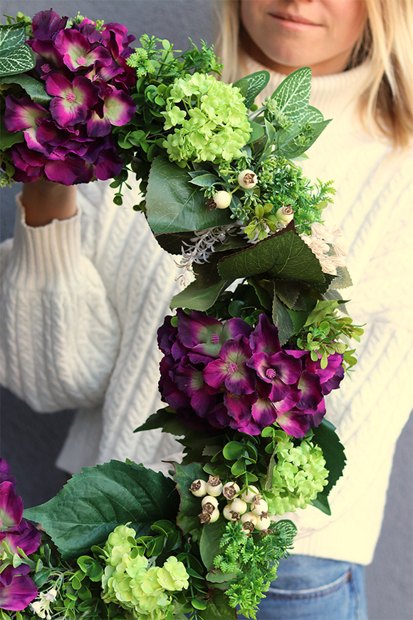 dekoracyjny fioletowo-zielony wianek, W Hortensjach