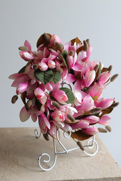Magnolia Różowa, wianek z kwiatów magnolii