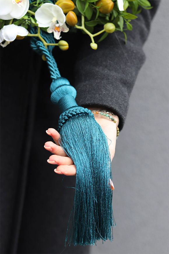 Orchidelia White 3, asymetryczny wianek z chwostem