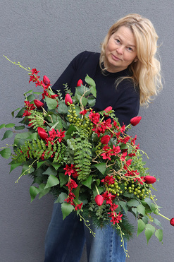 OD RĘKI Red Dekorre, nagrobna wiązanka z tulipanami, dł.80cm