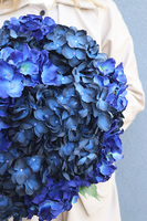 Granatowe Hortensje, bukiet nagrobny we wkładzie do wazonu