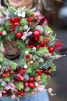 Czerwień Dekora, świąteczny wianek na drzwi