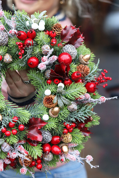 Czerwień Dekora, świąteczny wianek na drzwi