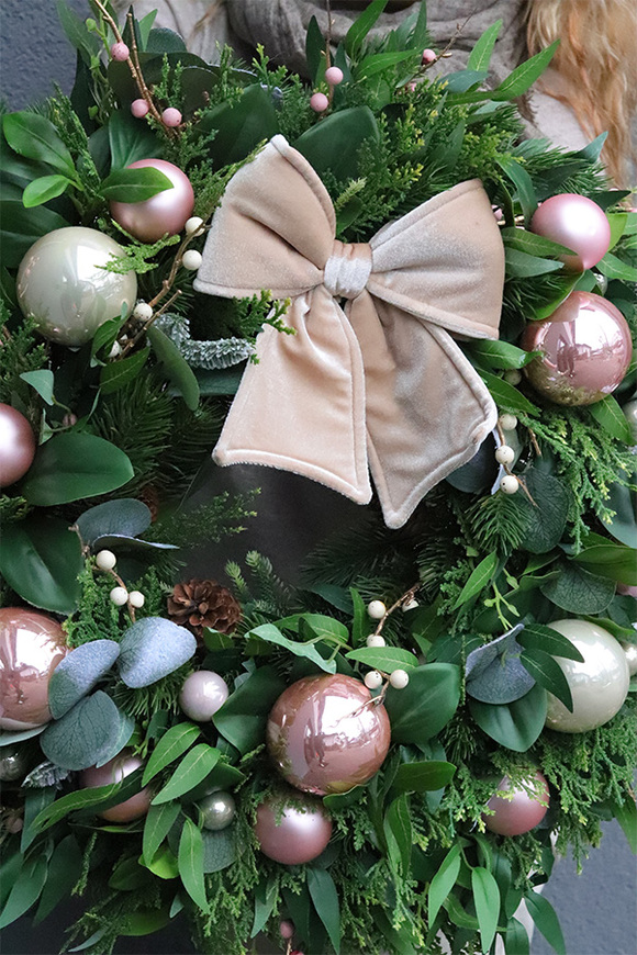 Apart Pink, zachwycający świąteczny wianek