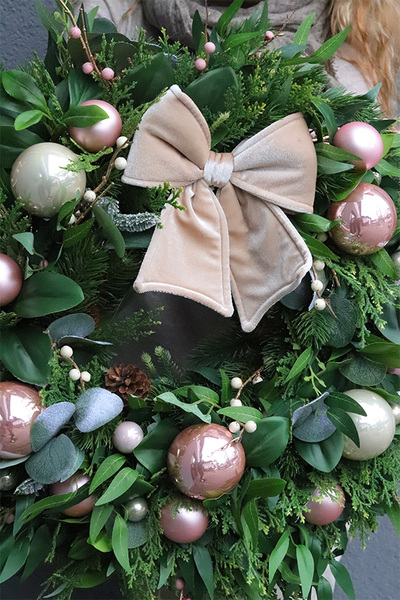 Apart Pink, zachwycający świąteczny wianek