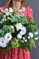 Leduncja 2, kompozycja kwiatowa na podstawce welurowej