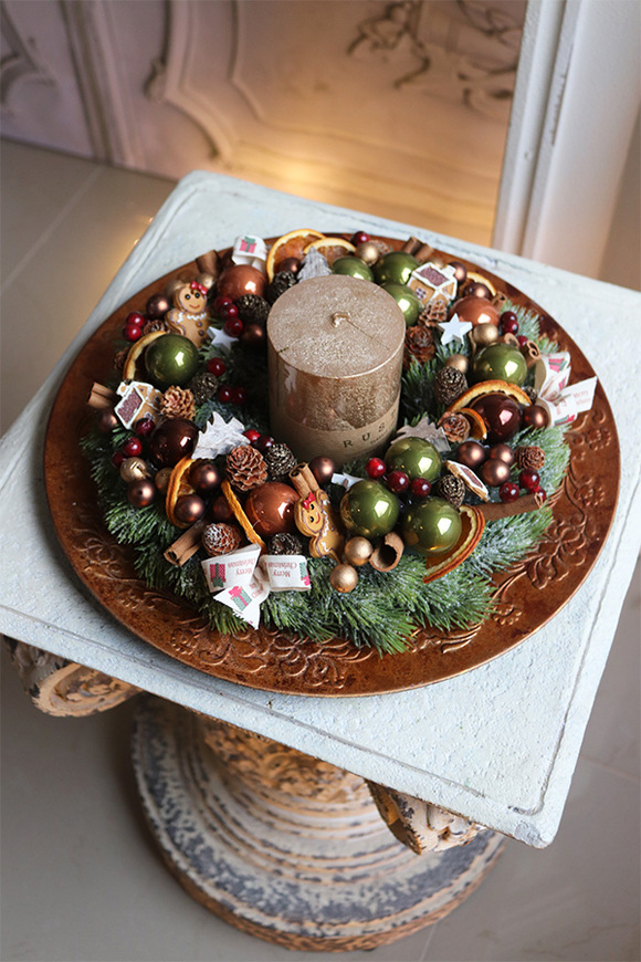 Miedziany 2, świąteczny stroik na talerzu
