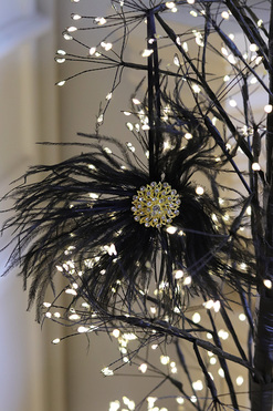 OD RĘKI Madame Black, czarno-złota zawieszka świąteczna, kwiat, śr.23cm