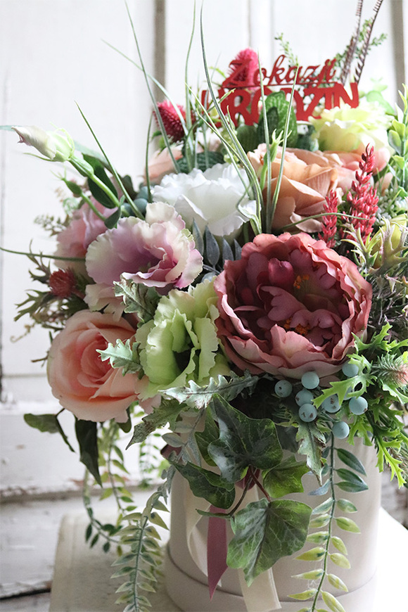 Felinea, welurowy flowerbox z życzeniami, wys.49cm 