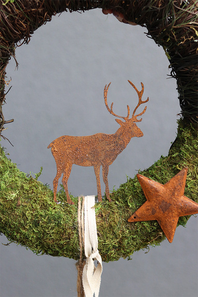 Miedziany Świąteczny, wianek dekoracyjny z jeleniem