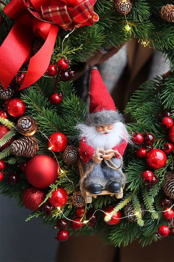 Mikołaj na Sankach LED, świąteczny wianek na drzwi