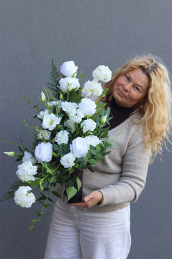 Biała Fregalla, bukiet nagrobny we wkładzie, dł.70cm