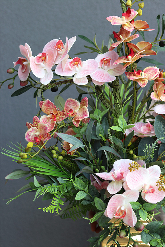 kompozycja w wysokim wazonie, Lucille Gold