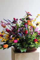  Veronia, kompozycja nagrobna w misie, wym.48x85x50cm